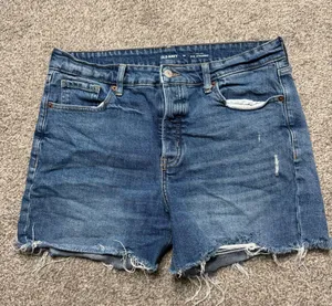 Old navy high rise short  thumbnail 1