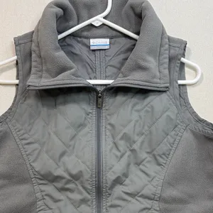 Columbia Women's Charcoal Quilted Vest thumbnail 7