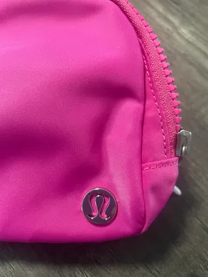 Lululemon Everywhere Belt Bag, Sonic Pink thumbnail 4