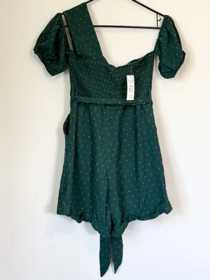 NWT Cupshe One-Shoulder Green Romper With Puff Sleeves & Tie Waist - Size: Small thumbnail 7