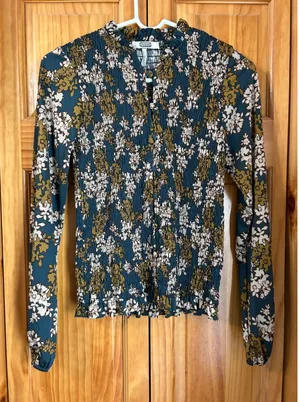 Gimmicks By Buckle Women's‎ S Pine Multi Floral Smocked Blouse Button Down NWT thumbnail 1