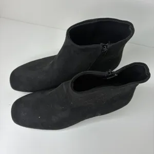 Time and Tru Black Faux Suede Heeled Ankle Booties Womens 9 thumbnail 2