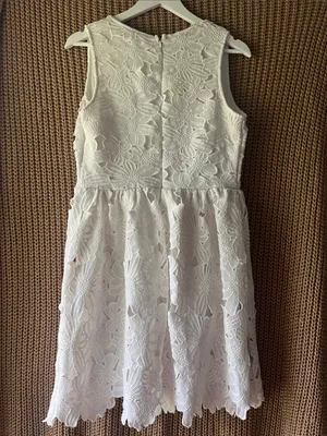 Urban Girl Nites White Floral Lace Sleeveless Midi Dress with Scalloped Hem thumbnail 6
