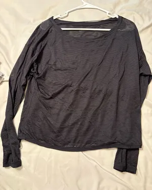 Lululemon top thumbnail 1