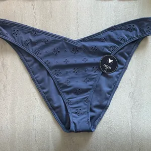 {Hollister} Brand New Eyelet Bikini Bottoms thumbnail 4