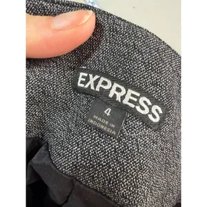 Express Pencil Skirt Size 4 Grey Slit Buckle‎ Office Siren Corporate Office thumbnail 4