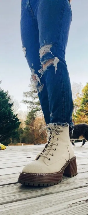 Abercrombie Mom Jeans thumbnail 2