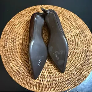 Vaneli‎ Dark Brown Leather Heels Size 7 thumbnail 10
