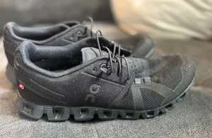On Running woman’s Athletic Shoes Black Size 8 thumbnail 1