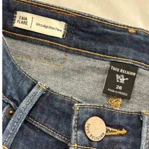 True Religion Caia Flare Ultra High Rise‎ Jeans Dark Wash Denim Size 26 Womens thumbnail 2