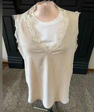 Lace Trim V-neck Tank Camisole Tan Women’s Size XL thumbnail 1