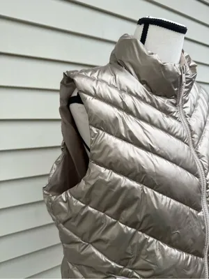 GAP | Metallic Gold Quilted Vest Size Large thumbnail 4