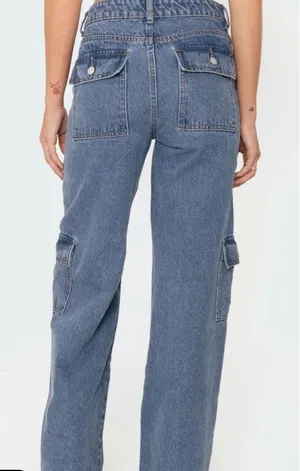 Edikted Low-Rise Cargo Jeans thumbnail 2