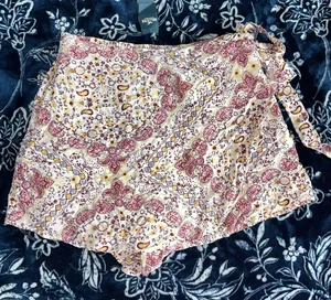 NWT! Hollister Floral Print Side Toe Skort 14-15” Waist thumbnail 1