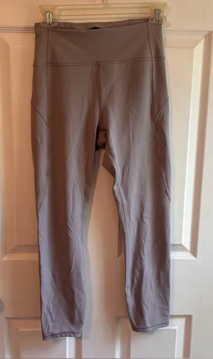 Lululemon In Movement Crop 23” Everlux Dark Chrome Size 6 thumbnail 1