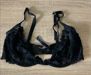 Victoria's Secret Black Lace Underwire Bra thumbnail 1