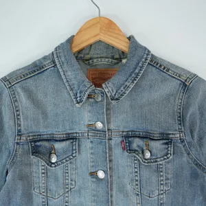Levis Denim Jean Trucker Jacket Womens‎ Medium Blue Light Wash thumbnail 3