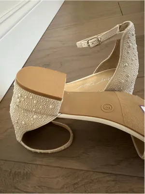 Betsey Johnson Mari White Pearl Embellished Block Heel Sandals Size 5 thumbnail 9