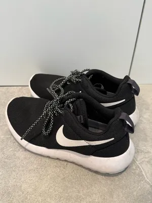 Nike Black and White Lace-Up Sneakers thumbnail 2