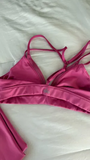 Pink Alo yoga Set thumbnail 2