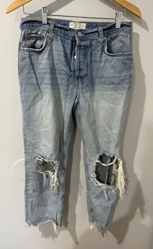Free People We The Free Maggie Heavily Distressed Crop Jeans Size 27 Frayed Hem thumbnail 1