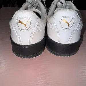 Puma Carina Sneaker Size 9 thumbnail 4