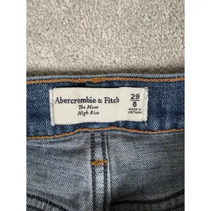 Abercrombie & Fitch‎ The Mom High Rise Jean Distressed Women's Size 29/8R thumbnail 2