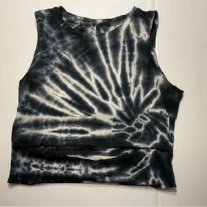 Lululemon LA Front Cut-Out Crop Top Black White Tie Dye Sz S thumbnail 2