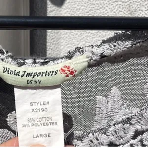 Vintage Vivid Importers of NY Women’s Sz Large Flower Black White Top Blouse thumbnail 12