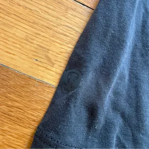 LULULEMON Black Short Sleeve T Shirt size Large thumbnail 4