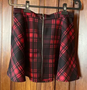 Hot Topic Red & Black Plaid Skater Skirt with Front O-Ring Zip and Pockets M thumbnail 1