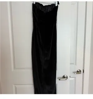 Bardot Strapless Black Dress with High Slit thumbnail 4
