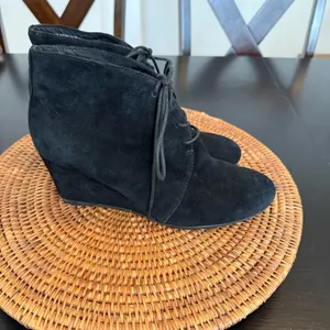 Clarks Black Suede Ankle Boots size 9.5‎ thumbnail 3