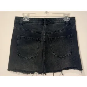 We The Free "Zip It Up" Black Denim Mini Skirt Raw Hem Size 27 EUC!! thumbnail 3