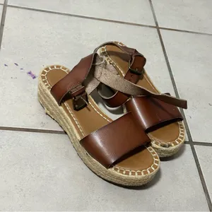 Universal Threads Women Brown Leather Espadrille Platform Sandals size 6 thumbnail 2