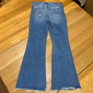 American Eagle Super Hi-Rise Flare Jeans Blue Distressed Raw Hem Women 10‎ Reg thumbnail 5