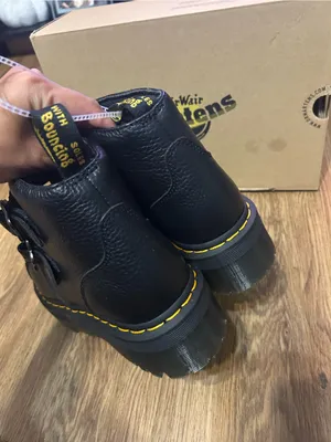 DR MARTENS Devon flower buckle black leather platform boots shoes women’s 9 new thumbnail 5