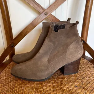 Crown Vintage Saleen suede heeled booties brown size 7 thumbnail 4