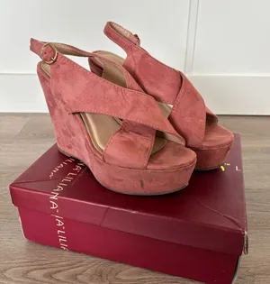 Suede Crisscross Platform Wedge Sandals in Dusty pink Worn thumbnail 1
