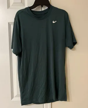 Nike Men’s green Tshirt  thumbnail 1