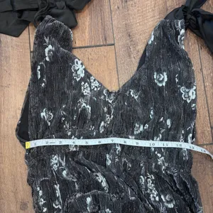 Lulus Guest List Gorgeous Black Floral Lurex Tie-Strap Maxi Dress Sz Small $88 thumbnail 5