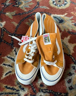 NWT Van’s Off The Wall Golden High Tops thumbnail 1