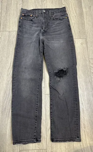 Levi’s Wedgie Straight Charcoal Distressed Jeans Size 27 thumbnail 1