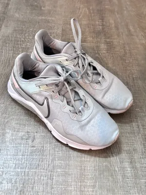 Nike Legend Essential 2 Women's Sneakers Trainers Athletic Shoes Gray Pink 8.5 thumbnail 3