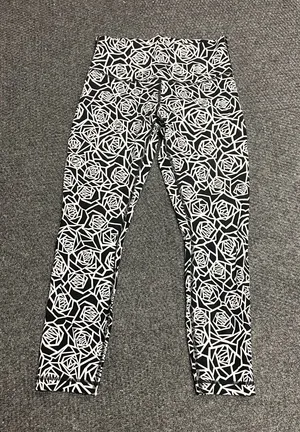 Lululemon black and white rose leggings size 8 thumbnail 1