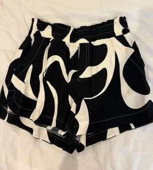 Black and Cream Flowy Shorts thumbnail 1