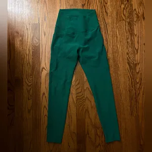 Wilo the Label Green Ribbed High Rise 7/8 Leggings thumbnail 2