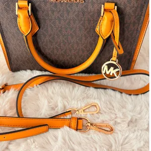 Michael Kors Leather Messenger‎ Crossbody Handbag EUC thumbnail 3
