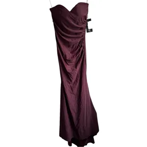 La Femme Prom 30502 Sweet 2 Wine Burgundy Strapless Ruched Maxi Dress Formal‎ thumbnail 3