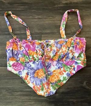 Boutique floral cropped tank top thumbnail 1